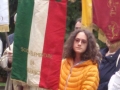Chiara con la bandiera